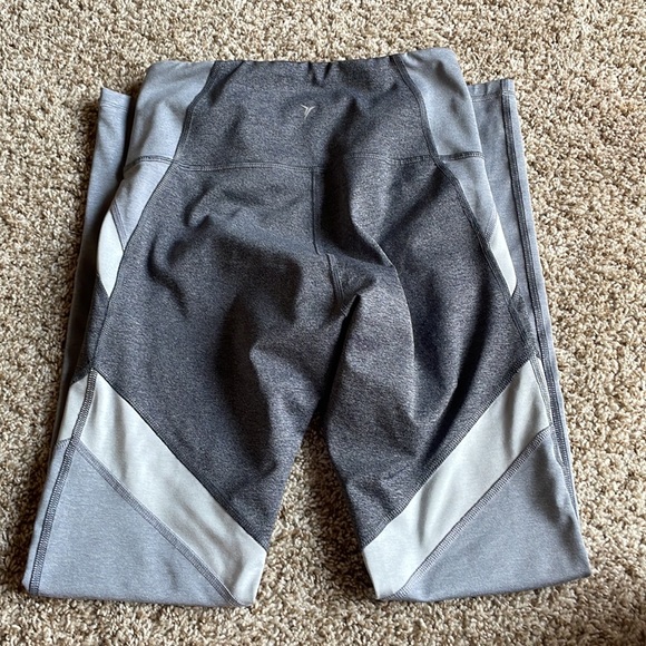 GREY Old Navy active leggings, grey color palette, size Womens S. - Picture 2 of 4
